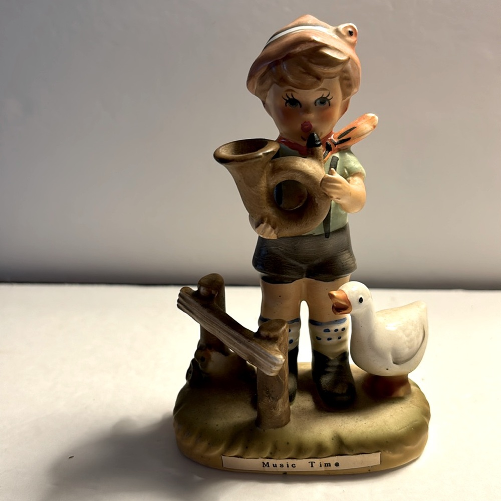 VINTAGE Arnart 5th Ave “Music Time” Figurine
